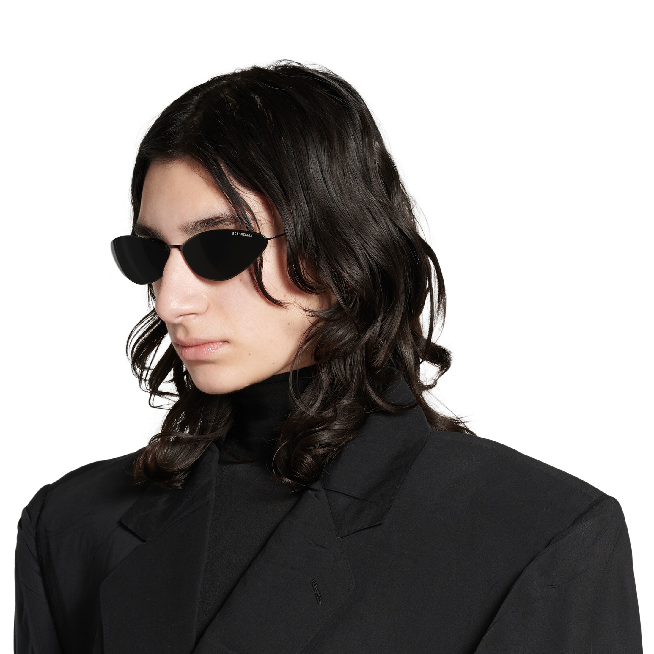 Malibu Round Sunglasses in Black - Image 4